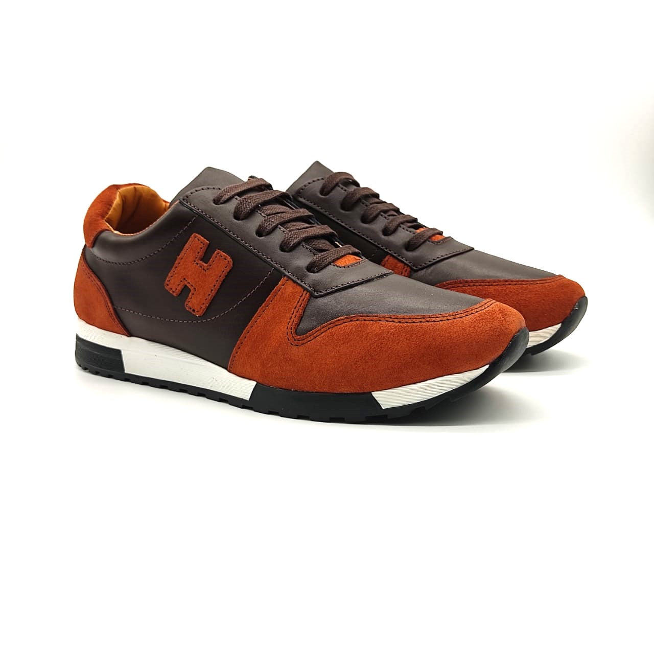 Sneakers en cuir et daim marron